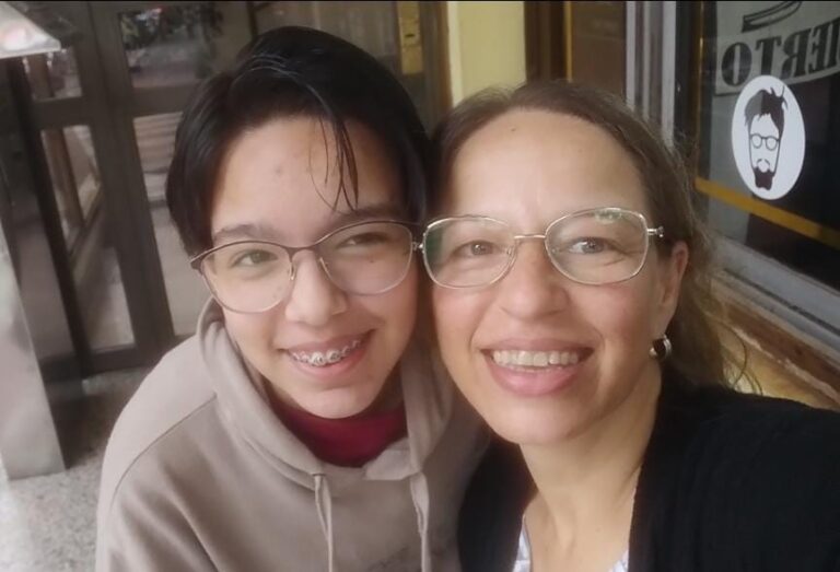 Testimonio en primera persona: una madre de Jovita comparte el proceso de transición de identidad de su hijo adolescente.