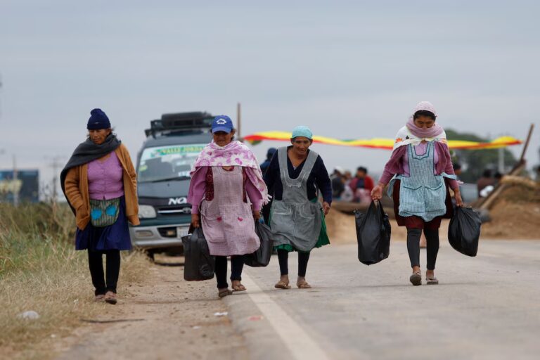 Bolivia: operativo de desbloqueo termina con 5 muertos y creciente tensión política.