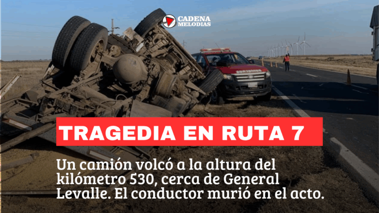 Tragedia en Ruta 7: volcó un camión cargado con soja y murió el chofer en el acto