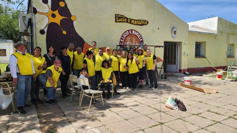 Manos que Ayudan: La comunidad pinta la Escuela Lucio Victorio Mansilla | Cadena Melodías