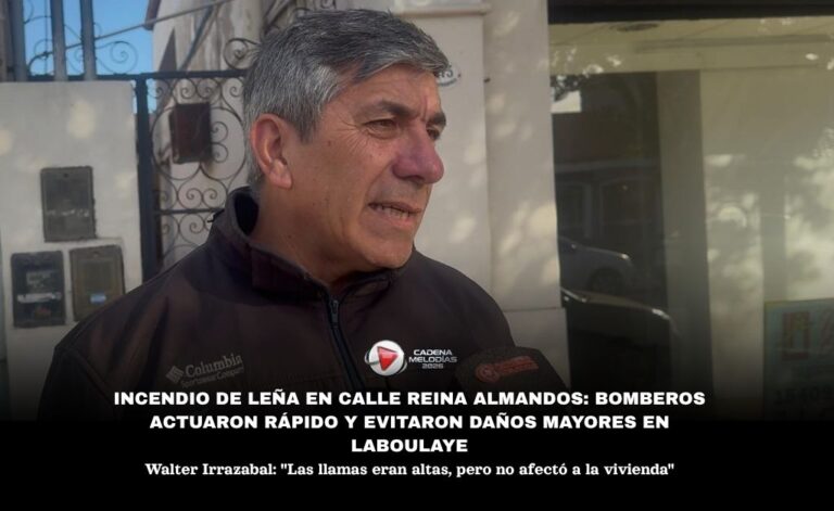 Incendio de leña en calle Reina Almandos: bomberos evitaron daños mayores en Laboulaye